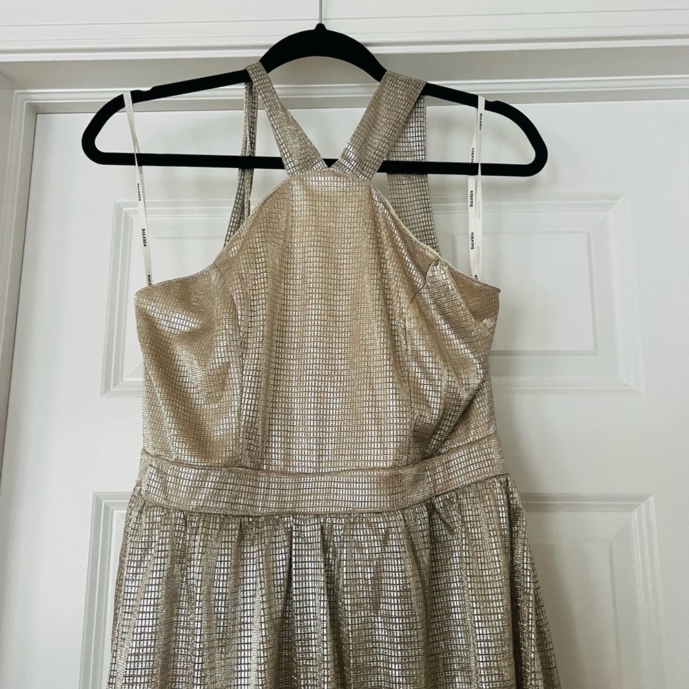 Beautiful gold maxi dress size medium - Picture 4 of 10